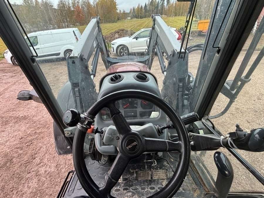 2016 Valtra A93 Tractor with front loader - Image 8