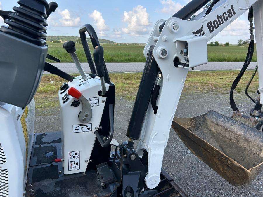 2022 Bobcat E10Z Excavator with trailer and 4 attachments - Image 10